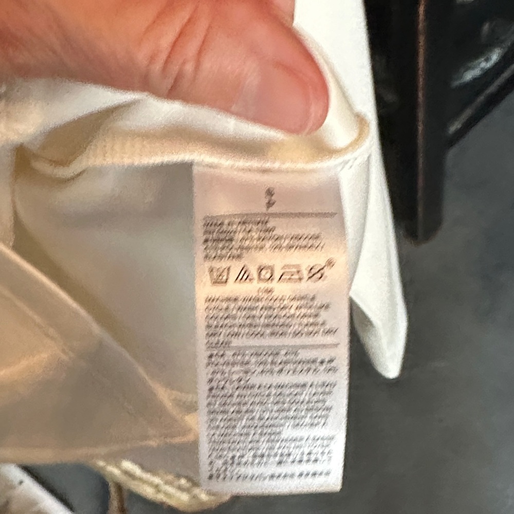 Banana Republic Cream V-Neck Long Sleeve Top - Picture 3 of 5